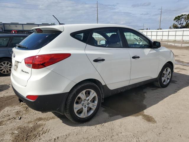 KM8JT3AB2BU263241 - 2011 HYUNDAI TUCSON GL WHITE photo 3