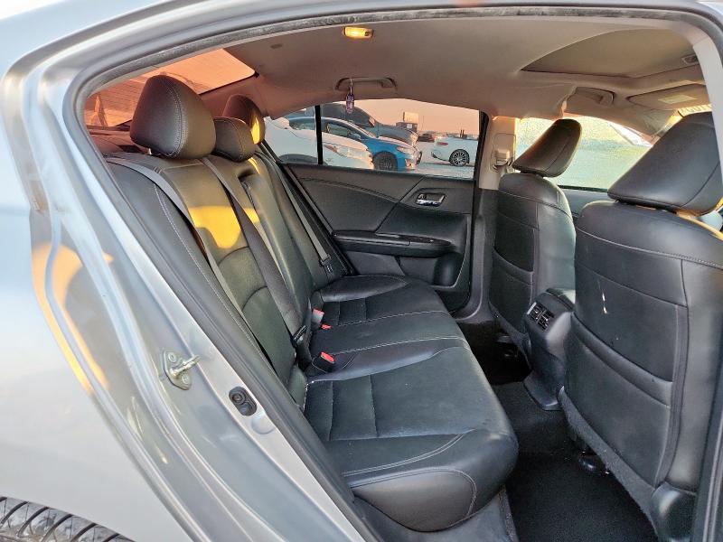 1HGCR3F99HA001519 - 2017 HONDA ACCORD TOURING Srebrny zdjęcie 10