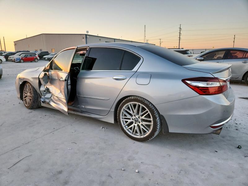 1HGCR3F99HA001519 - 2017 HONDA ACCORD TOURING Srebrny zdjęcie 2