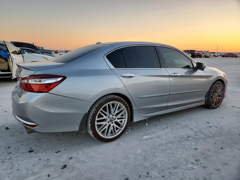 1HGCR3F99HA001519 - 2017 HONDA ACCORD TOURING Srebrny zdjęcie 3