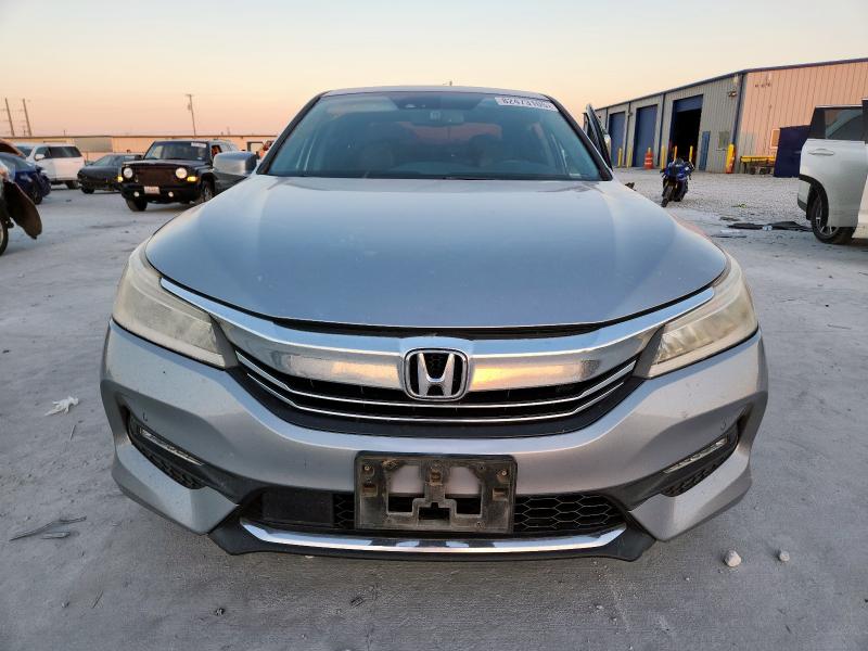 1HGCR3F99HA001519 - 2017 HONDA ACCORD TOURING Srebrny zdjęcie 5