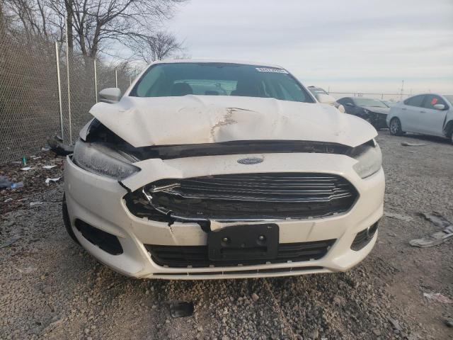 1FA6P0HDXE5352774 - 2014 FORD FUSION SE WHITE photo 5