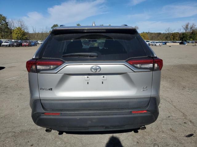 2T3F1RFV8KW061139 - 2019 TOYOTA RAV4 LE ვერცხლისფერი ფოტო 6