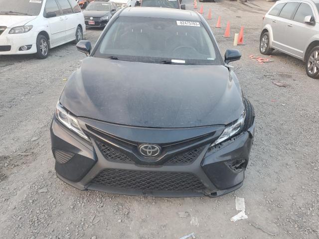 4T1G11AK1LU344138 - 2020 TOYOTA CAMRY SE BLACK photo 5