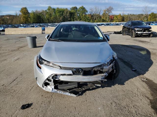 JTDEPRAE7LJ093372 - 2020 TOYOTA COROLLA LE Argent photo 5
