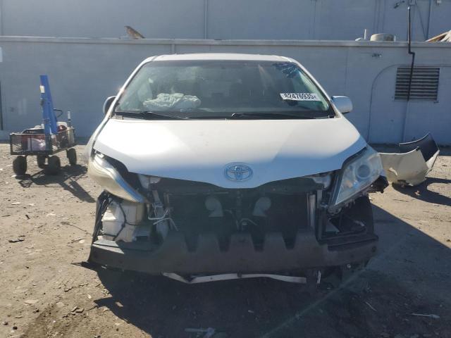 5TDDK3DC1FS114029 - 2015 TOYOTA SIENNA XLE თეთრი ფოტო 5