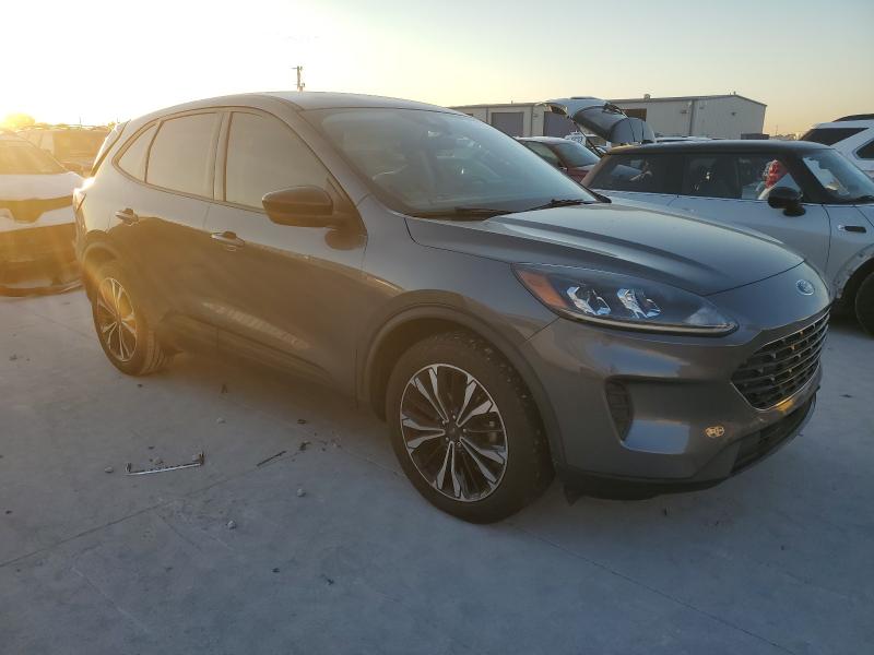 1FMCU0G67MUA12958 - 2021 FORD ESCAPE SE Графитовый фото 4