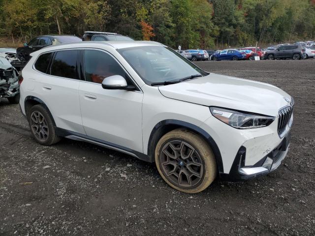 WBX73EF06P5Y21369 - 2023 BMW X1 XDRIVE28I WHITE photo 4