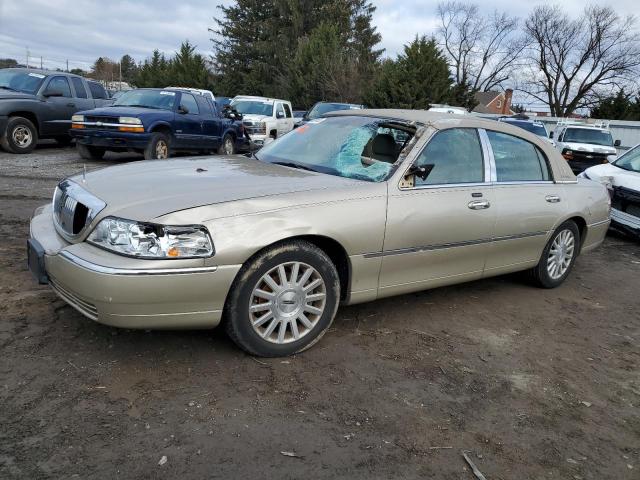1LNHM81W54Y625490 - 2004 LINCOLN TOWN CAR EXECUTIVE GOLD photo 1