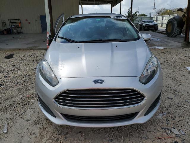 3FADP4BJ9FM113936 - 2015 FORD FIESTA SE SILVER photo 5