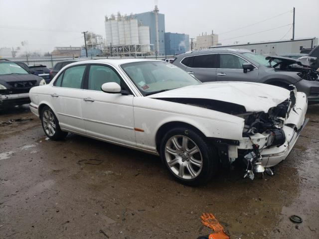 SAJWA71C14SG16832 - 2004 JAGUAR XJ8 WHITE photo 4