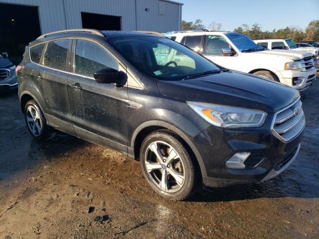 1FMCU0G97HUC60465 - 2017 FORD ESCAPE SE BLACK photo 4