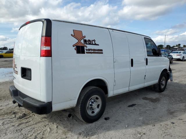 1GCWGAFF1H1349312 - 2017 CHEVROLET EXPRESS G2 WHITE photo 3