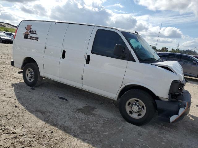 1GCWGAFF1H1349312 - 2017 CHEVROLET EXPRESS G2 WHITE photo 4