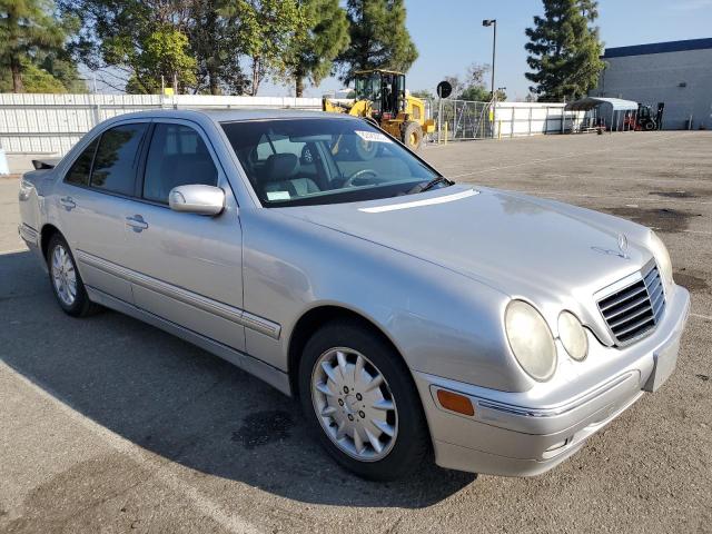 WDBJF65JXYB002747 - 2000 MERCEDES-BENZ E 320 SILVER photo 4