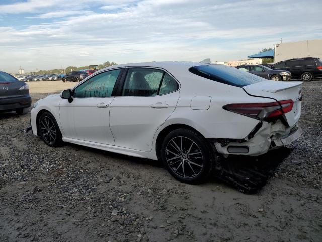 4T1G11AK1MU520140 - 2021 TOYOTA CAMRY SE WHITE photo 2