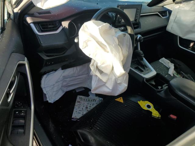 2T3W1RFV7LW089306 - 2020 TOYOTA RAV4 XLE 灰色 照片 8