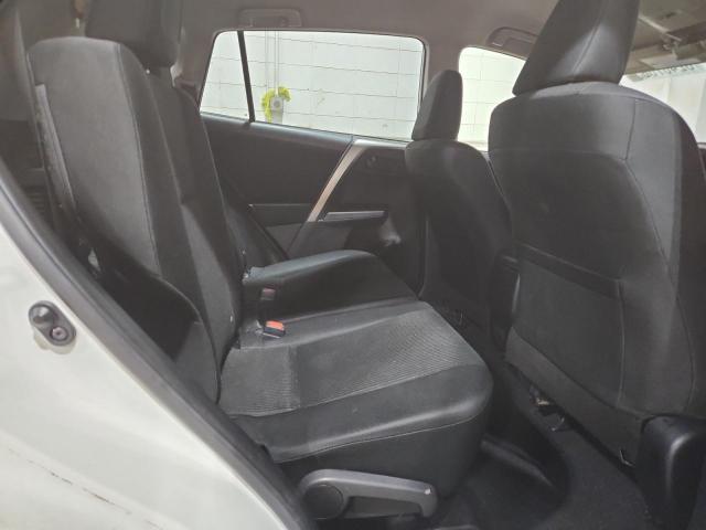 JTMZFREV3JJ180309 - 2018 TOYOTA RAV4 LE Белый фото 11