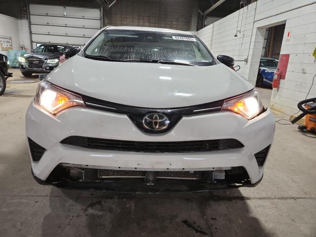 JTMZFREV3JJ180309 - 2018 TOYOTA RAV4 LE Белый фото 5