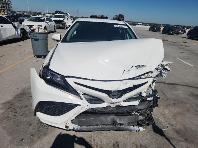 4T1G11AK0PU773213 - 2023 TOYOTA CAMRY SE NIGHT SHADE WHITE photo 5