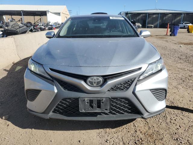 4T1B11HK9JU150342 - 2018 TOYOTA CAMRY L SILVER photo 5