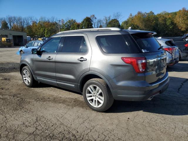 1FM5K8D82JGA75236 - 2018 FORD EXPLORER XLT GRAY photo 2