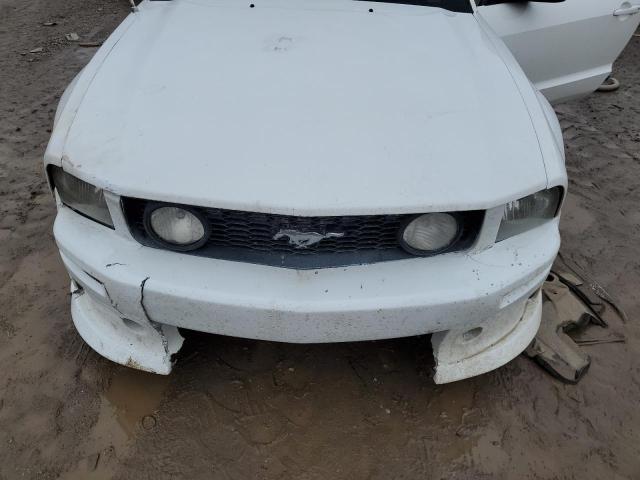 1ZVFT82H655133646 - 2005 FORD MUSTANG GT WHITE photo 11