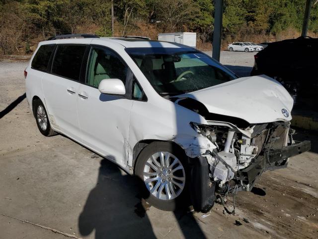 5TDYK3DC1BS056810 - 2011 TOYOTA SIENNA XLE WHITE photo 4