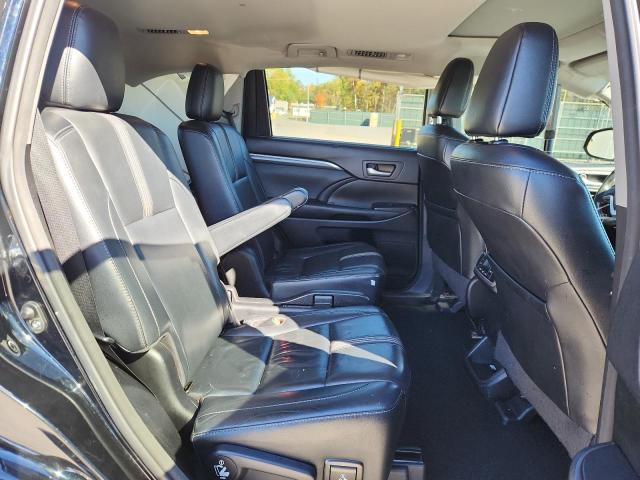 5TDJZRFH3HS358682 - 2017 TOYOTA HIGHLANDER SE 黑色 照片 11