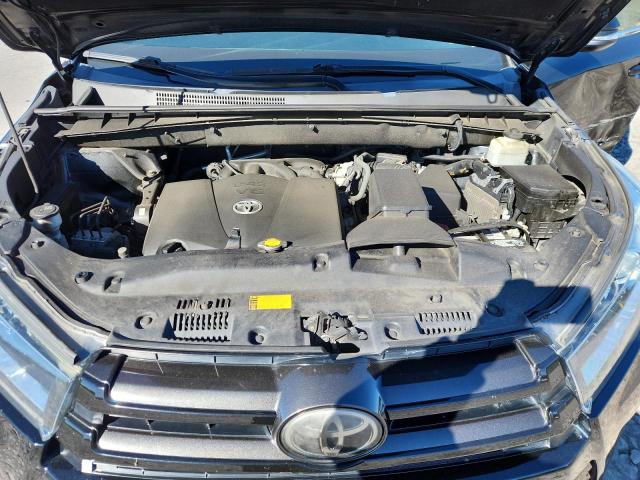 5TDJZRFH3HS358682 - 2017 TOYOTA HIGHLANDER SE 黑色 照片 12