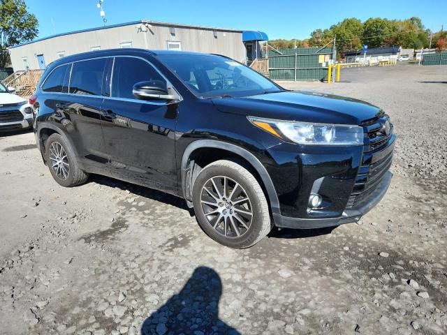 5TDJZRFH3HS358682 - 2017 TOYOTA HIGHLANDER SE 黑色 照片 4