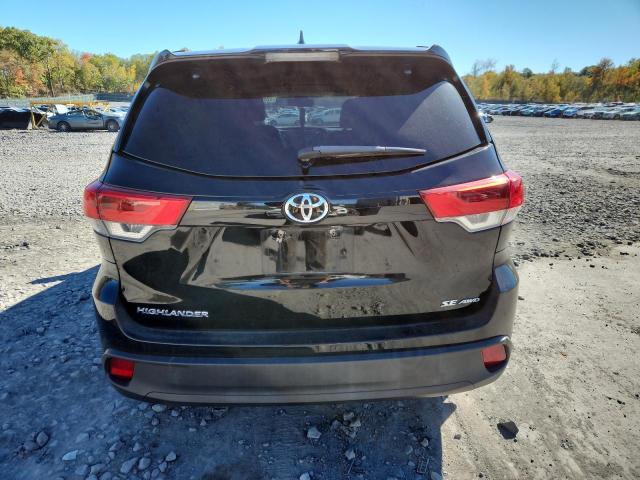 5TDJZRFH3HS358682 - 2017 TOYOTA HIGHLANDER SE 黑色 照片 6