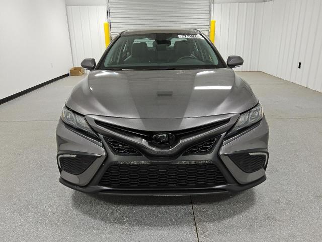 4T1T11BK4PU099872 - 2023 TOYOTA CAMRY SE NIGHT SHADE GRAY photo 5