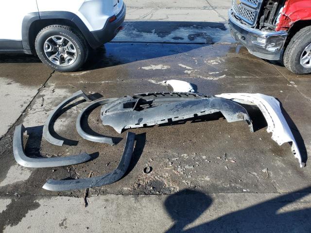 1C4PJMBX2KD468675 - 2019 JEEP CHEROKEE TRAILHAWK WHITE photo 12