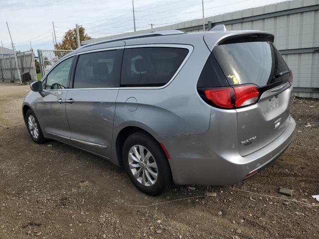 2C4RC1BGXJR217464 - 2018 CHRYSLER PACIFICA TOURING L Argent photo 2