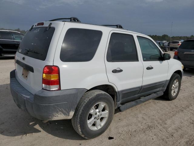 1FMYU03105KA16573 - 2005 FORD ESCAPE XLT WHITE photo 3