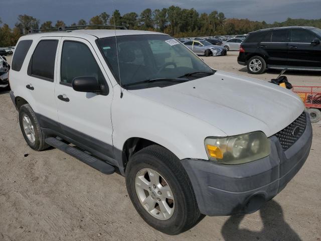 1FMYU03105KA16573 - 2005 FORD ESCAPE XLT WHITE photo 4