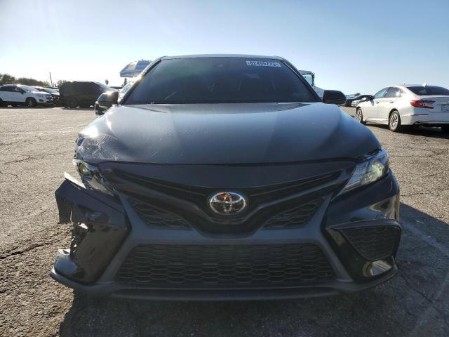 4T1G11AK9NU070822 - 2022 TOYOTA CAMRY SE BLACK photo 5