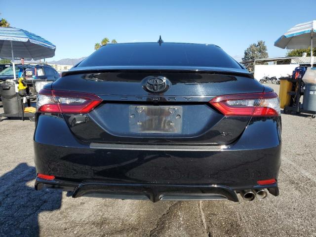 4T1G11AK9NU070822 - 2022 TOYOTA CAMRY SE BLACK photo 6