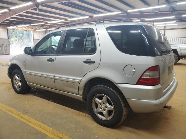 4JGAB54E2YA152803 - 2000 MERCEDES-BENZ ML 320 ვერცხლისფერი ფოტო 2