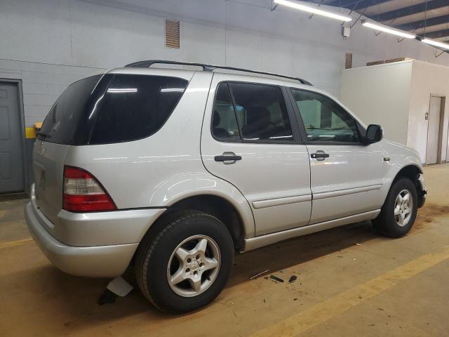 4JGAB54E2YA152803 - 2000 MERCEDES-BENZ ML 320 ვერცხლისფერი ფოტო 3