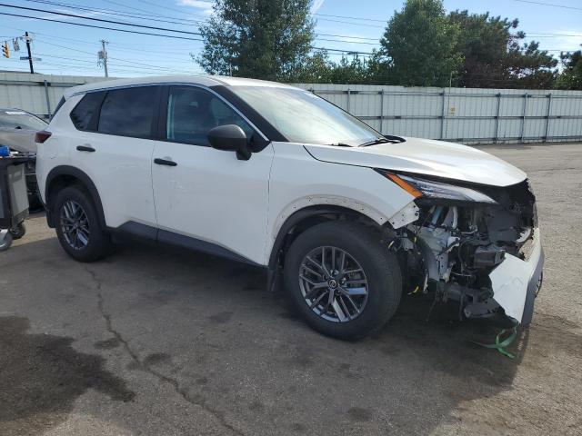 5N1AT3AB2MC847339 - 2021 NISSAN ROGUE S WHITE photo 4