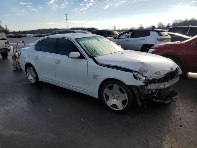 WBANV93549C135395 - 2009 BMW 535 XI WHITE photo 4