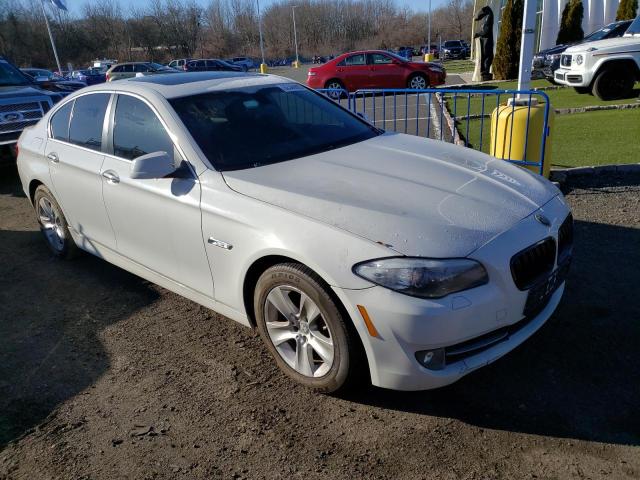 WBAXH5C53DD110841 - 2013 BMW 528 XI WHITE photo 4