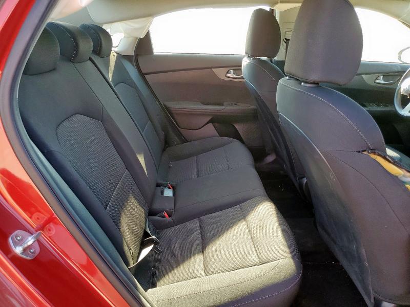 3KPF24AD7KE115363 - 2019 KIA FORTE FE RED photo 10