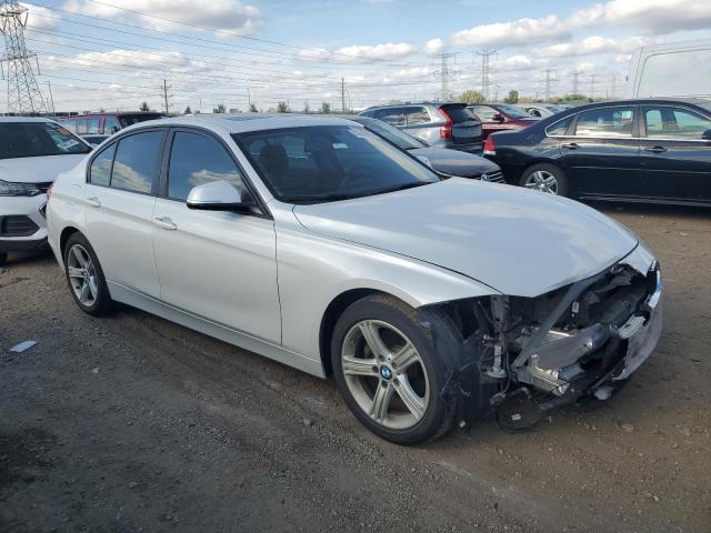 WBA3C3C51DF978875 - 2013 BMW 320 I XDRIVE WHITE photo 4