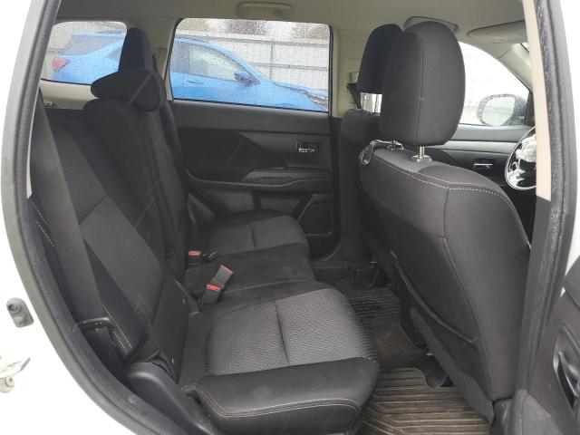 JA4AD2A36HZ001457 - 2017 MITSUBISHI OUTLANDER ES WHITE photo 11