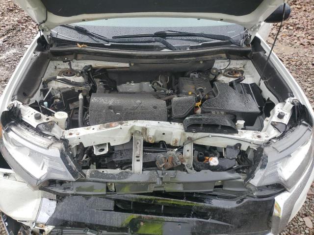 JA4AD2A36HZ001457 - 2017 MITSUBISHI OUTLANDER ES WHITE photo 12