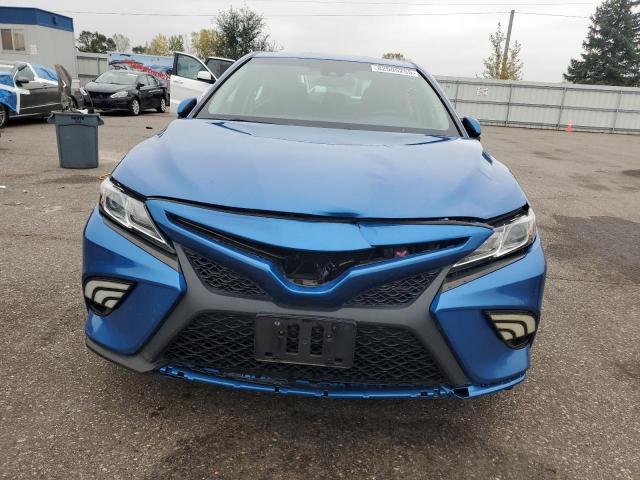 4T1B11HK4JU051007 - 2018 TOYOTA CAMRY L BLUE photo 5