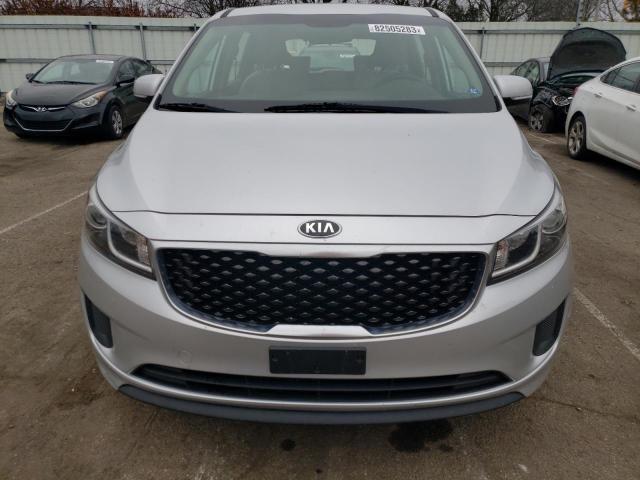 KNDMA5C10G6150360 - 2016 KIA SEDONA L SILVER photo 5